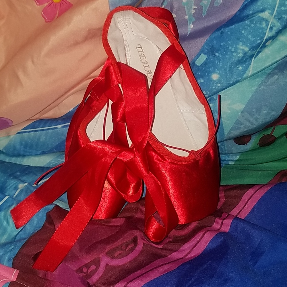 Beautiful Brand New Red Satin/Silk Ballet Points